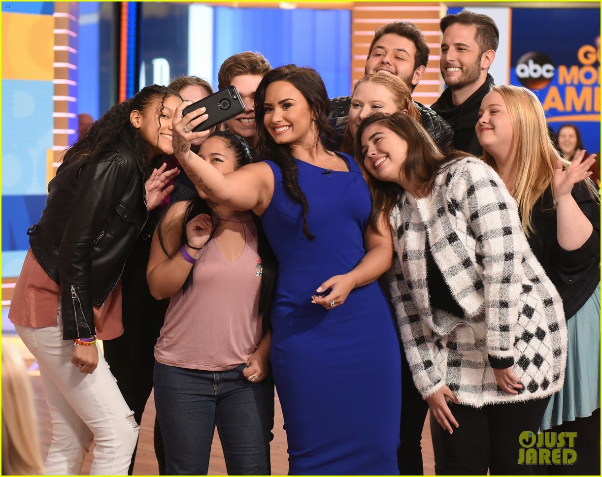demi lovato tour free therapy for fans 03