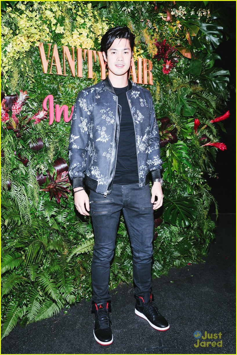 tommy dorfman pre globes party 05