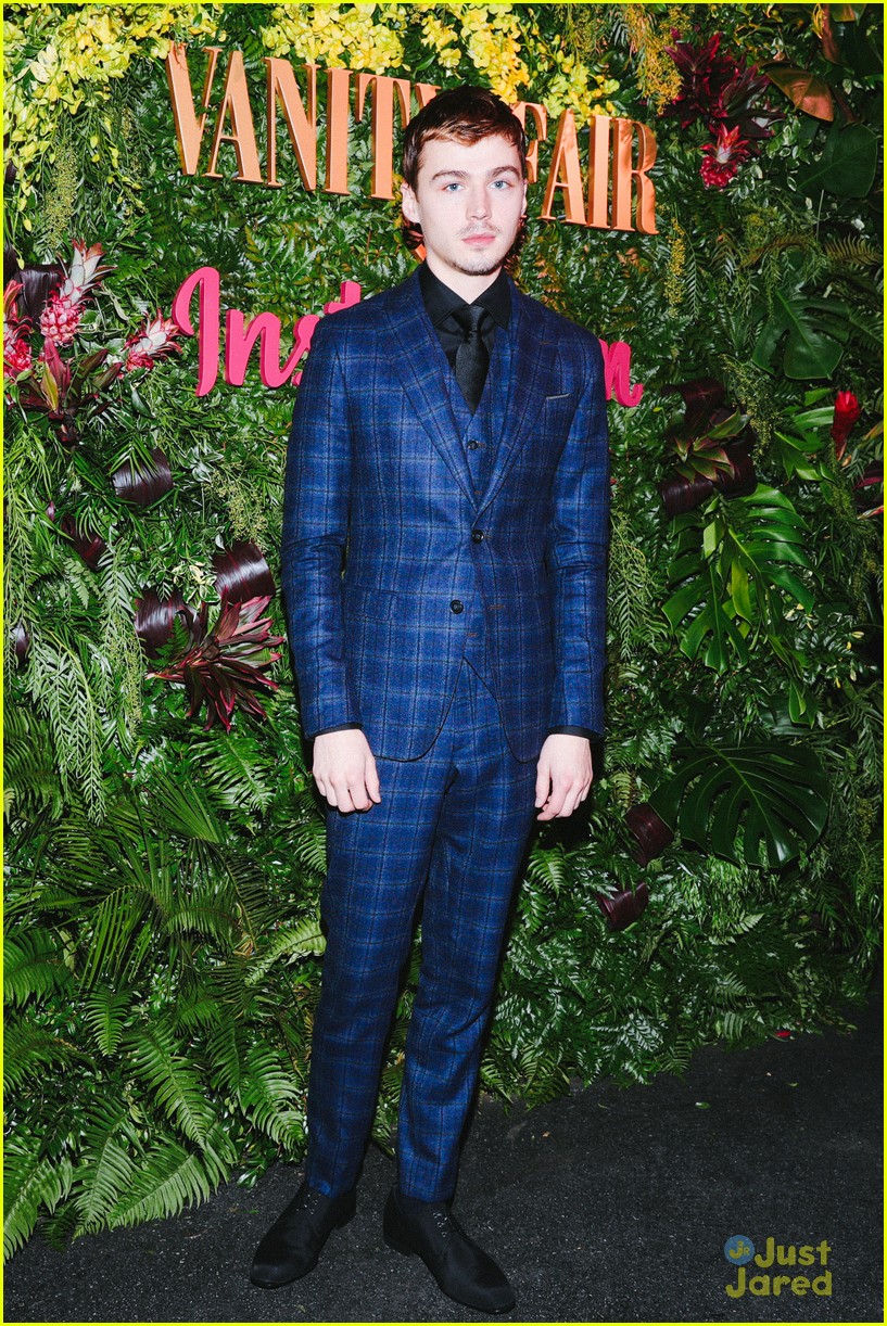 tommy dorfman pre globes party 07