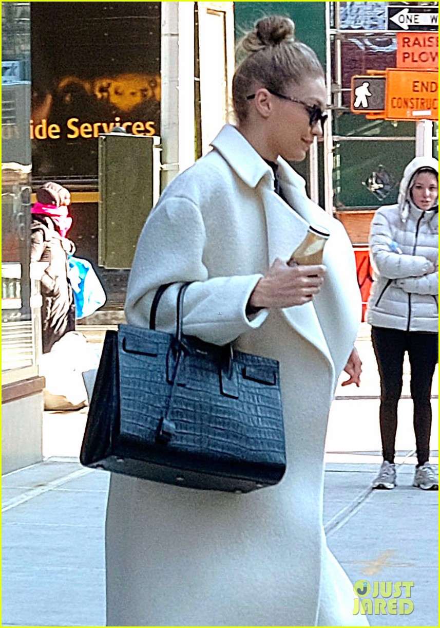 gigi hadid out about nyc 08