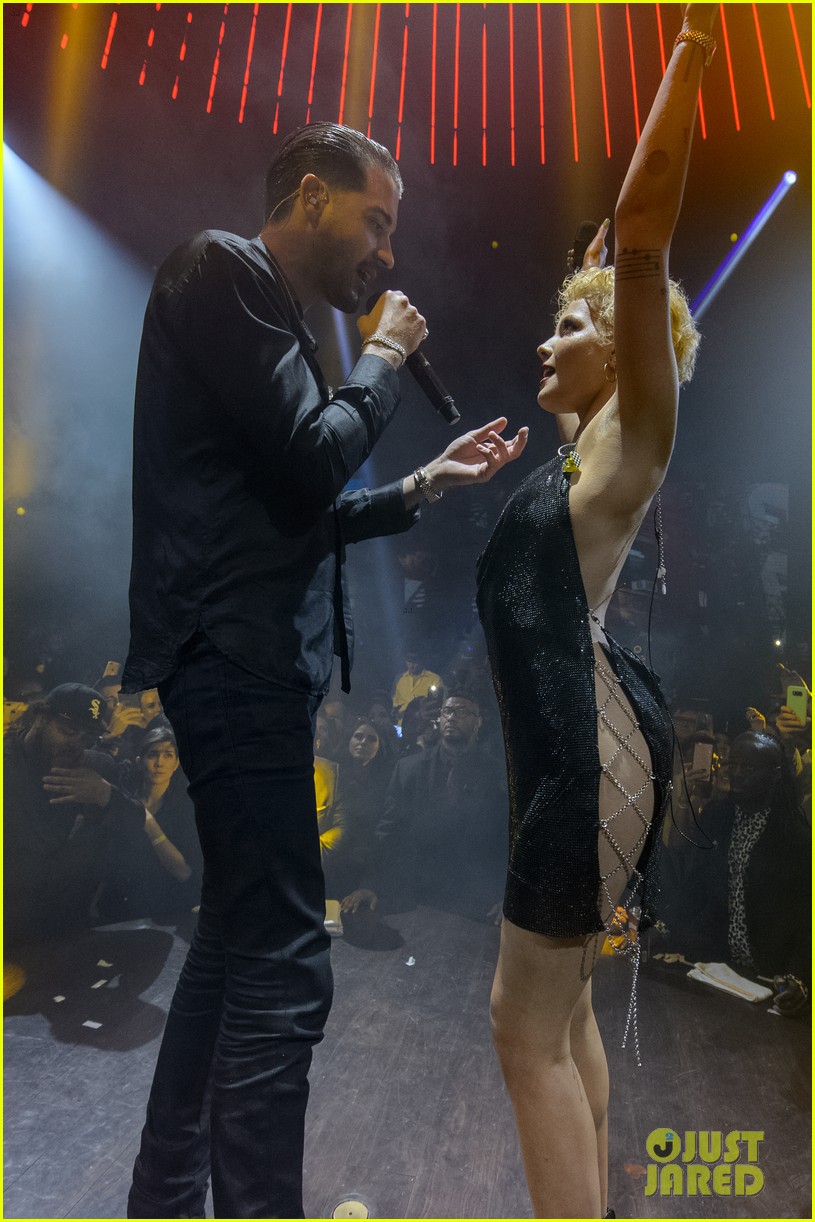 halsey g eazy share midnight kiss during nye performance in vegas 05