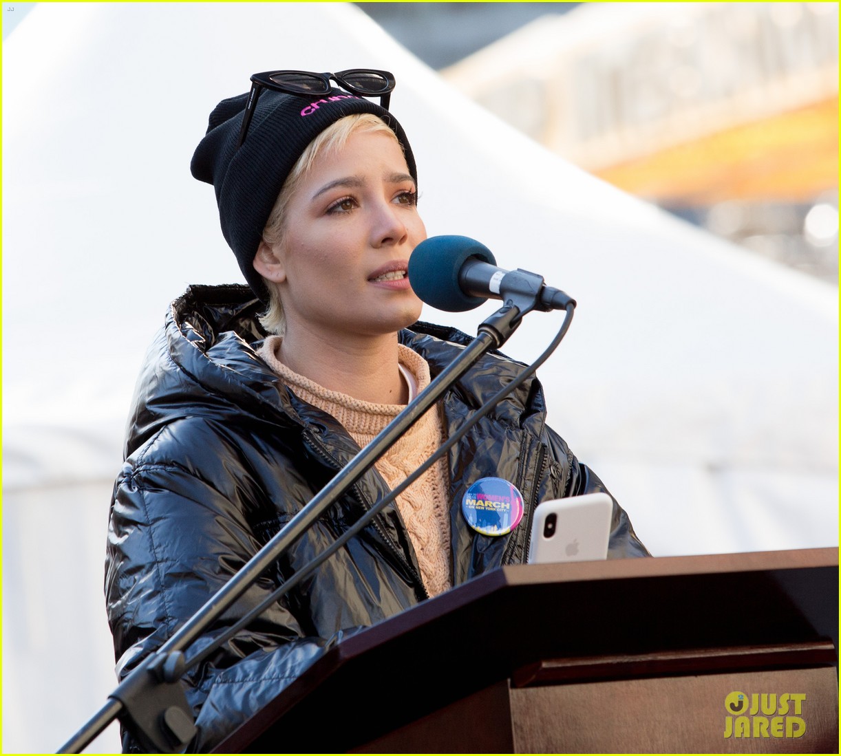 halsey shares powerful poem at womens march 2018 in nyc 05