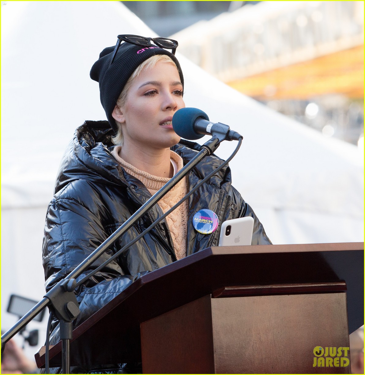 halsey shares powerful poem at womens march 2018 in nyc 07