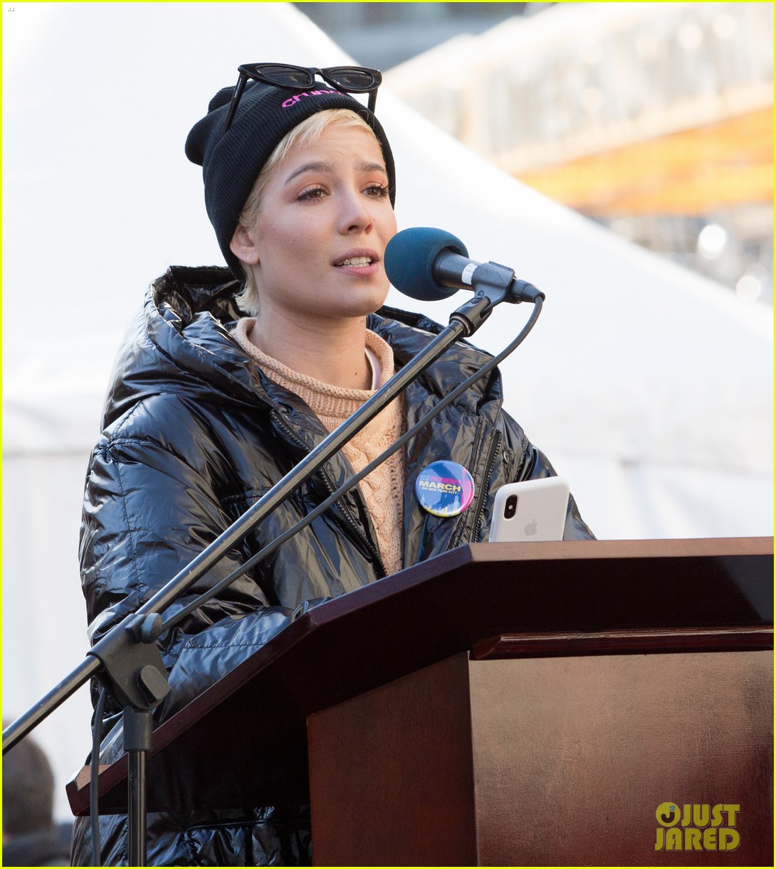halsey shares powerful poem at womens march 2018 in nyc 08