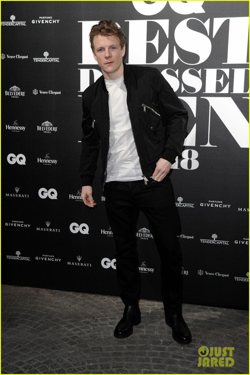 charlie heaton patrick gibson look so stylish at gq best dressed event 07