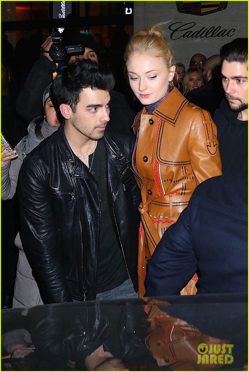 joe jonas sophie turner couple up at pre grammys party 02