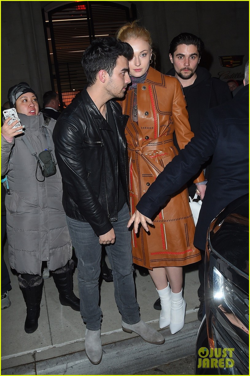 joe jonas sophie turner couple up at pre grammys party 03