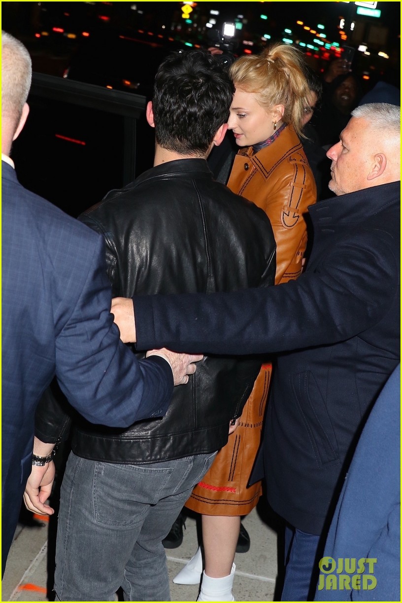 joe jonas sophie turner couple up at pre grammys party 07