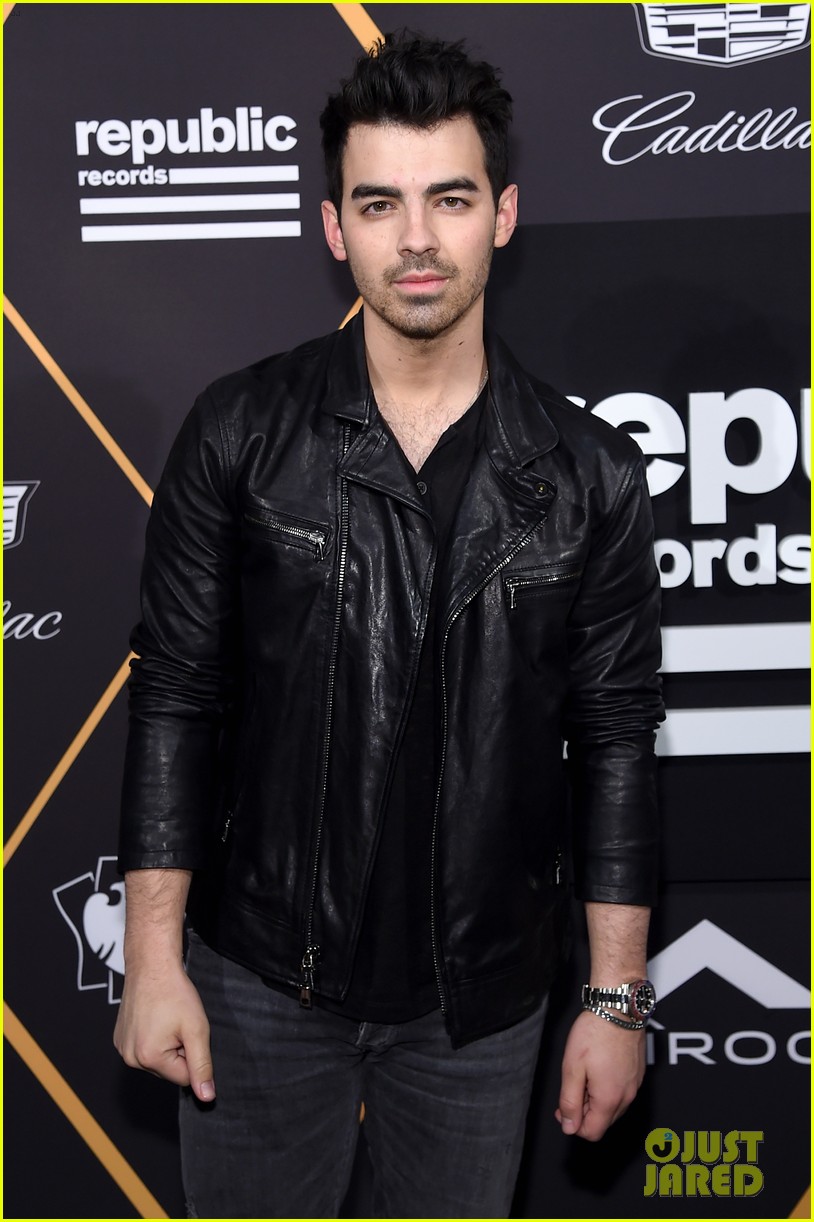 joe jonas sophie turner couple up at pre grammys party 08