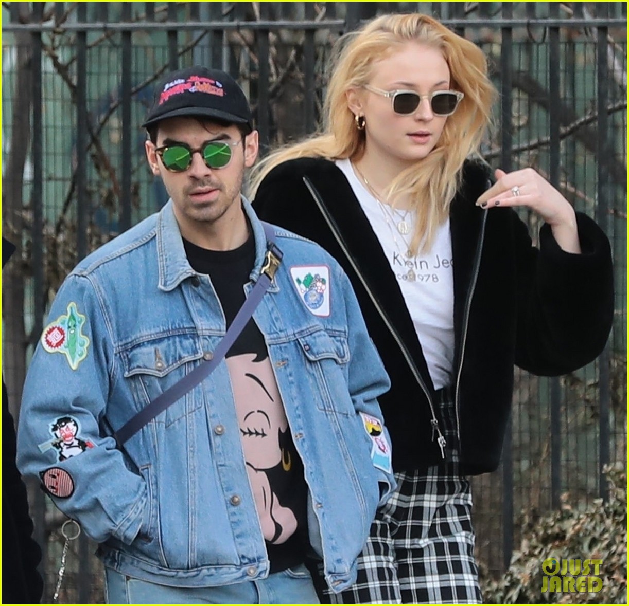 joe jonas and sophie turner couple up for saturday morning stroll 01