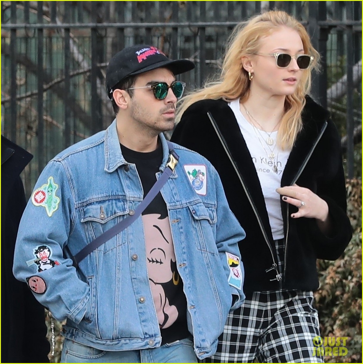 joe jonas and sophie turner couple up for saturday morning stroll 06