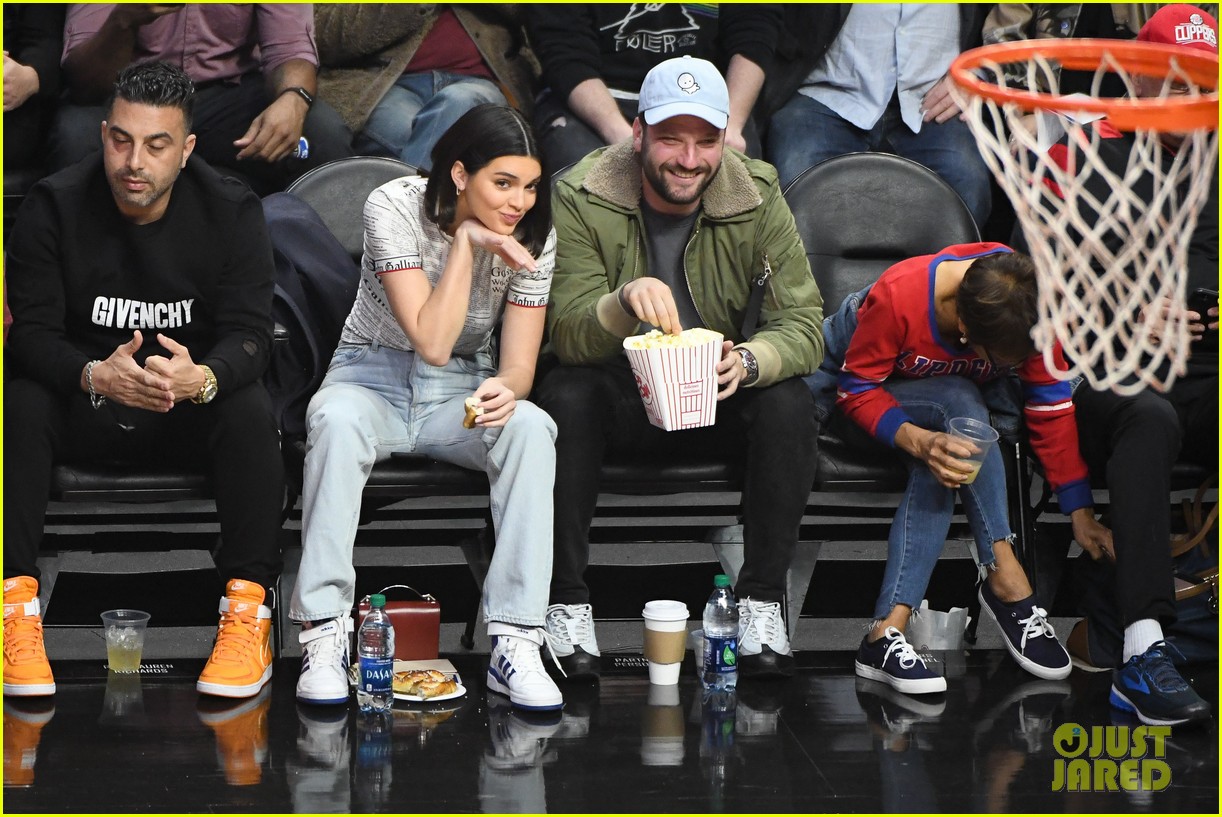 kendall jenner clippers game january 02