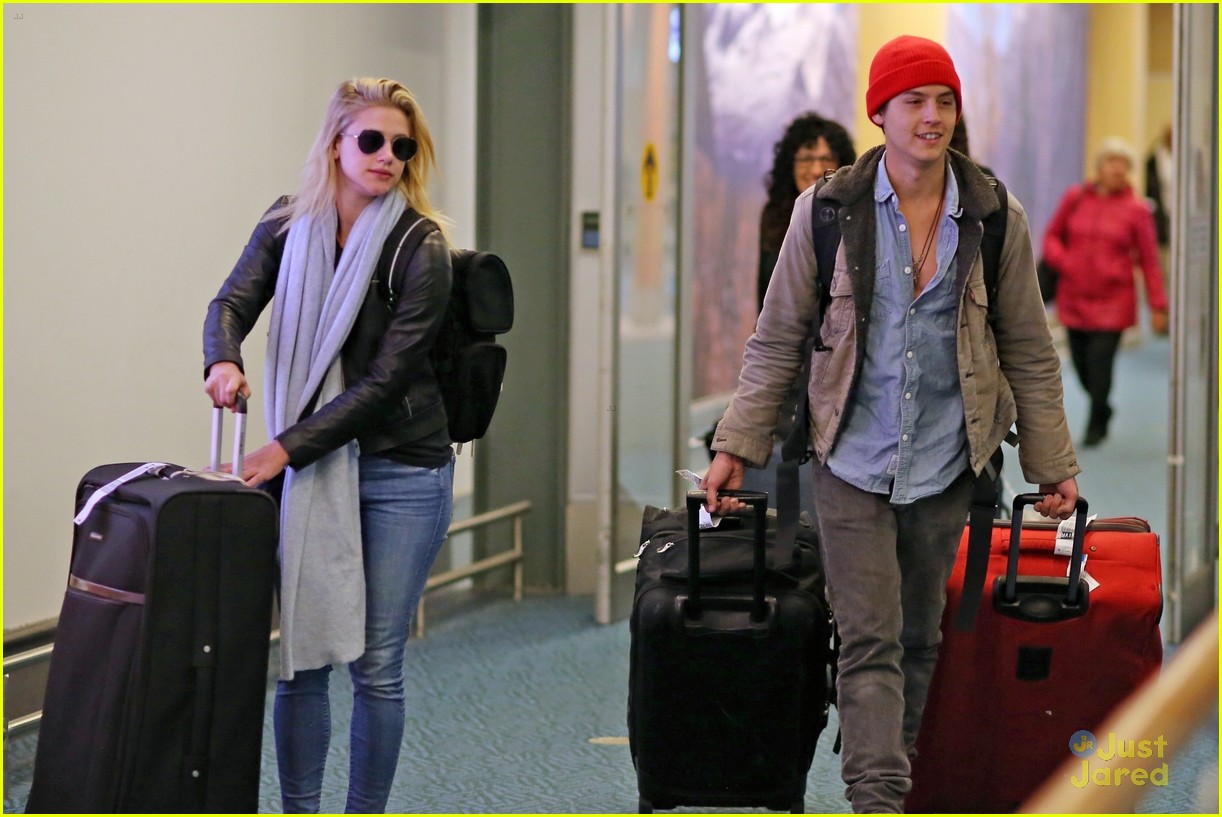 cole sprouse lili reinhart back vancouver after holidays 02