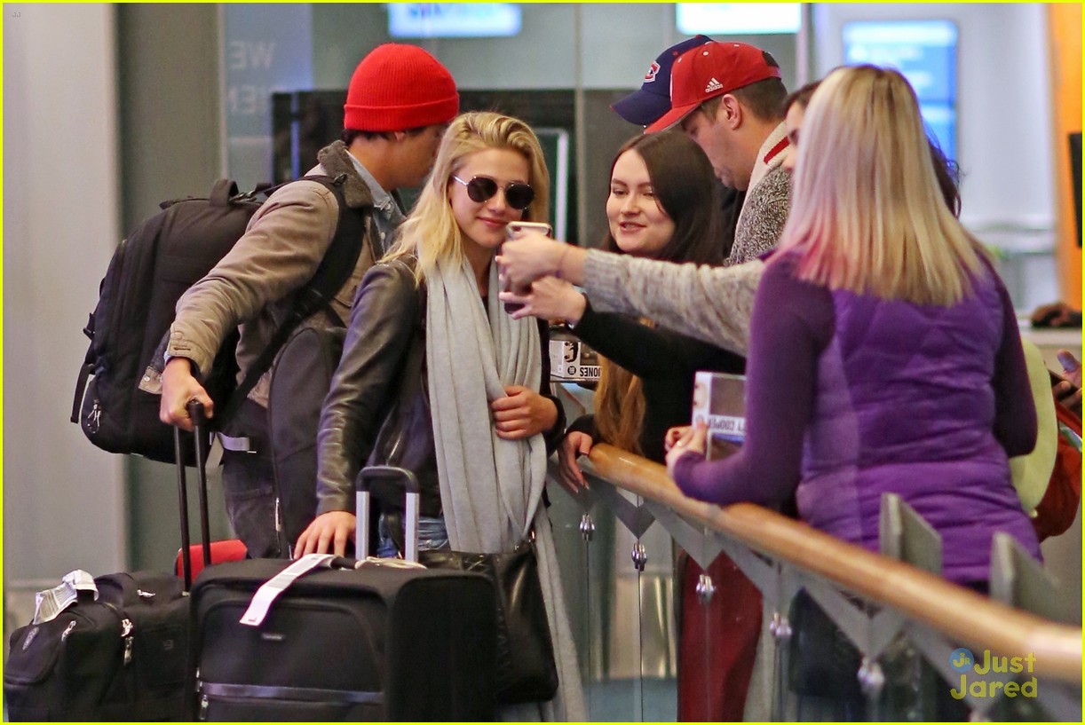 cole sprouse lili reinhart back vancouver after holidays 03