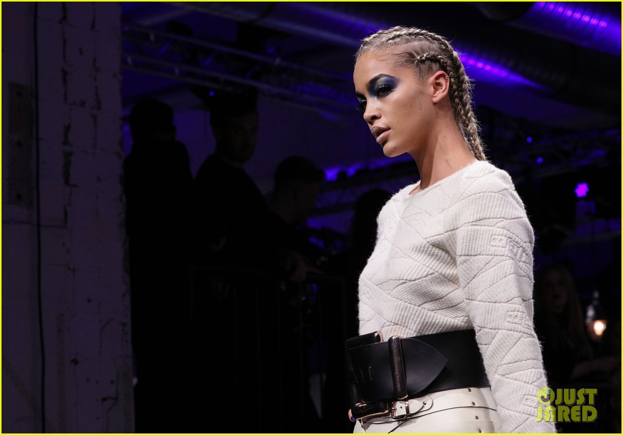 adriana lima and jasmine sanders strut their stuff at maybelline show in berlin 16