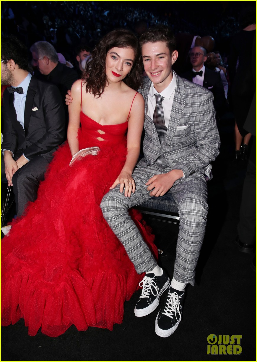 lorde is joined by younger brother angelo at grammys 2018 11