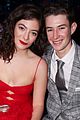 lorde is joined by younger brother angelo at grammys 2018 08