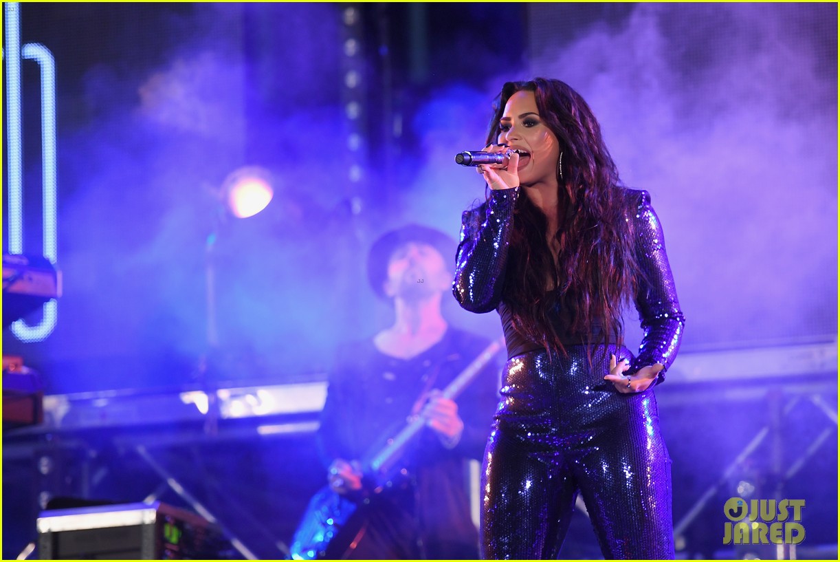 demi lovato performs in a sequined jumpsuit for nye in miami 07