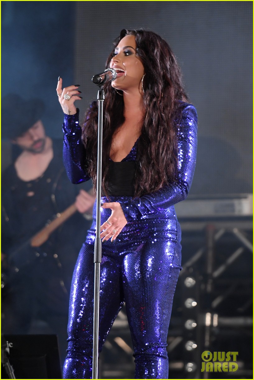 demi lovato performs in a sequined jumpsuit for nye in miami 14