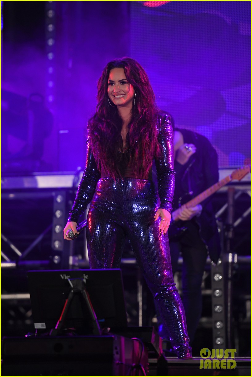 demi lovato performs in a sequined jumpsuit for nye in miami 20