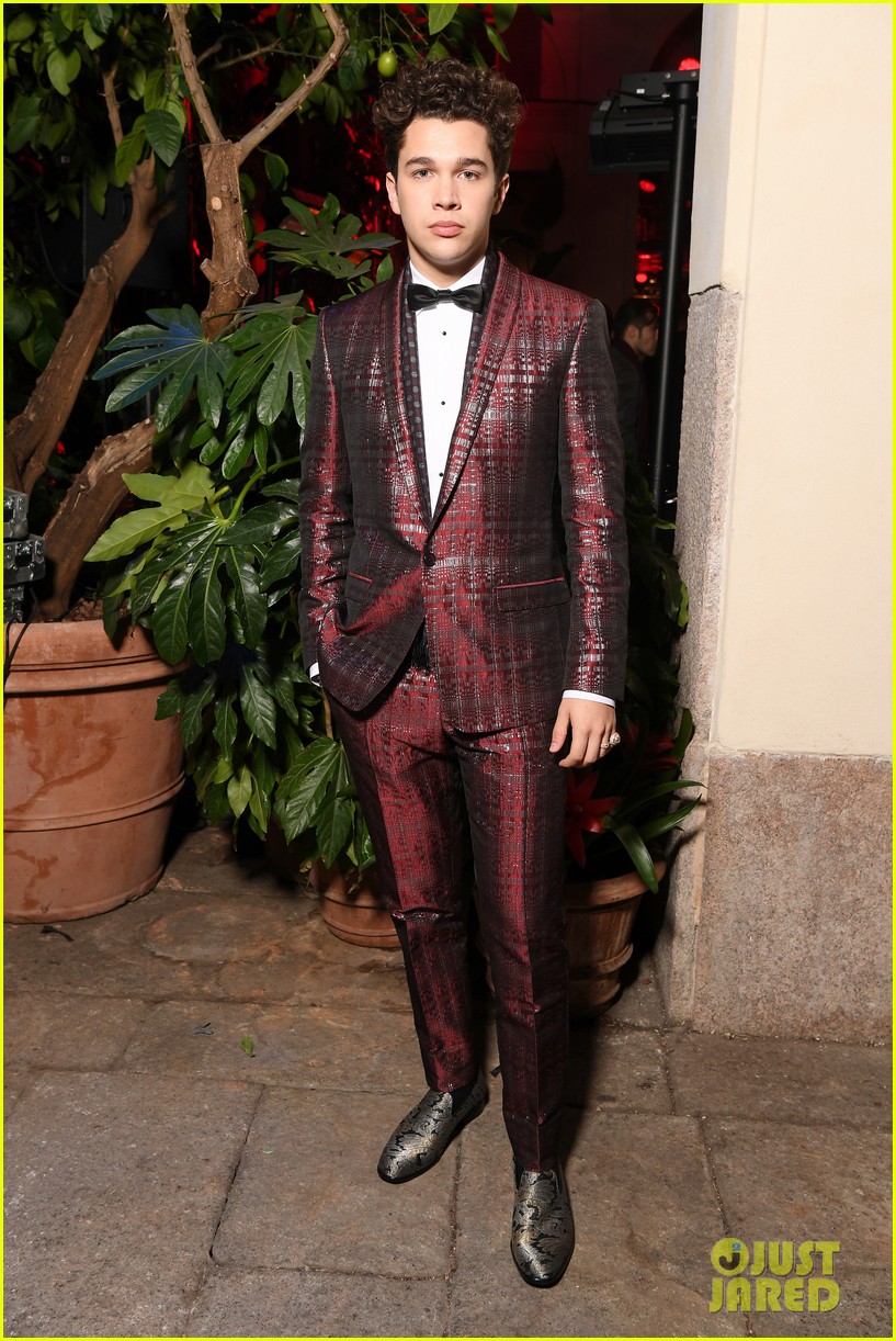 ross lynch and austin mahone suit up at dolce and gabbana show 01