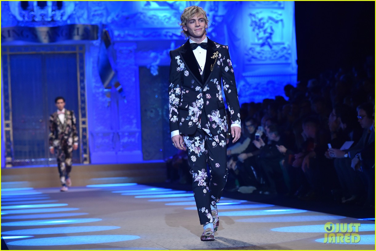 ross lynch and austin mahone suit up at dolce and gabbana show 05