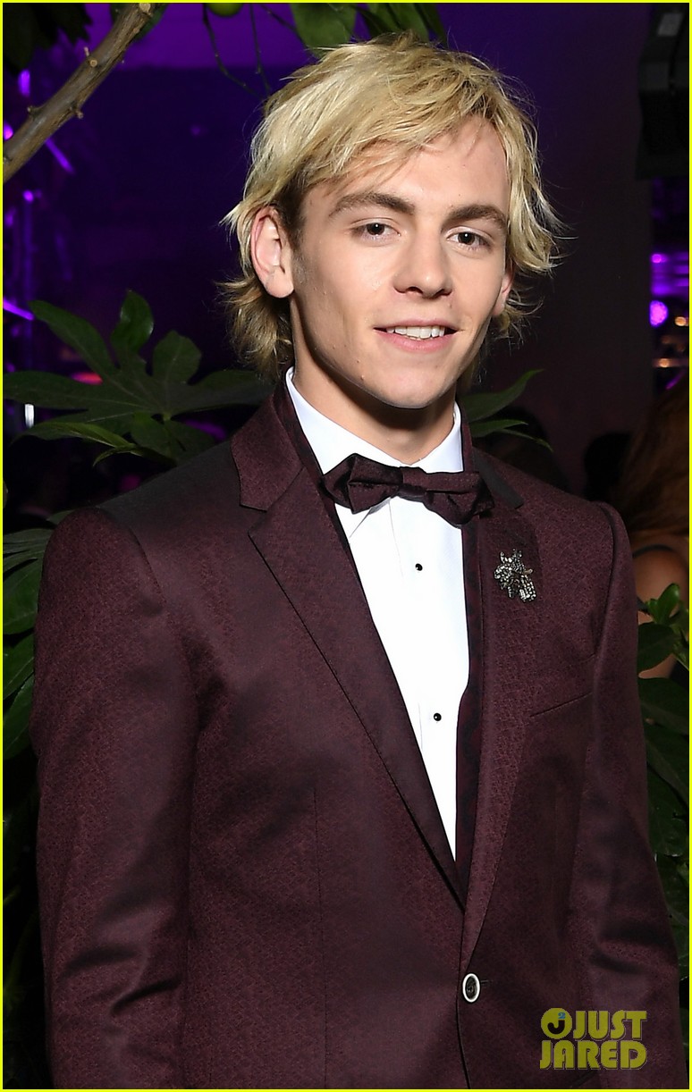 ross lynch and austin mahone suit up at dolce and gabbana show 06