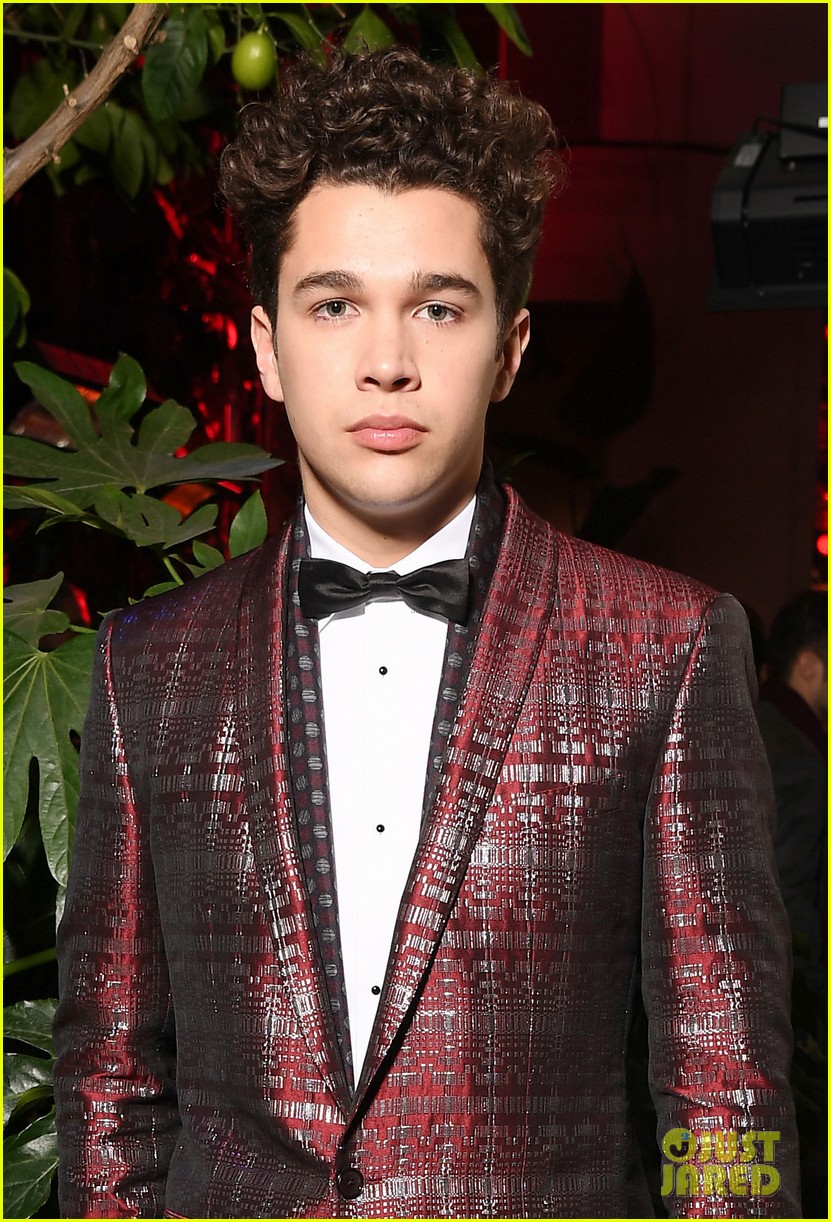 ross lynch and austin mahone suit up at dolce and gabbana show 08