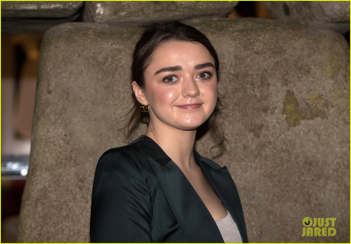 maisie williams early man event 01