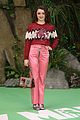 maisie williams dolls up in pink for early man premiere 02