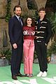 maisie williams dolls up in pink for early man premiere 06