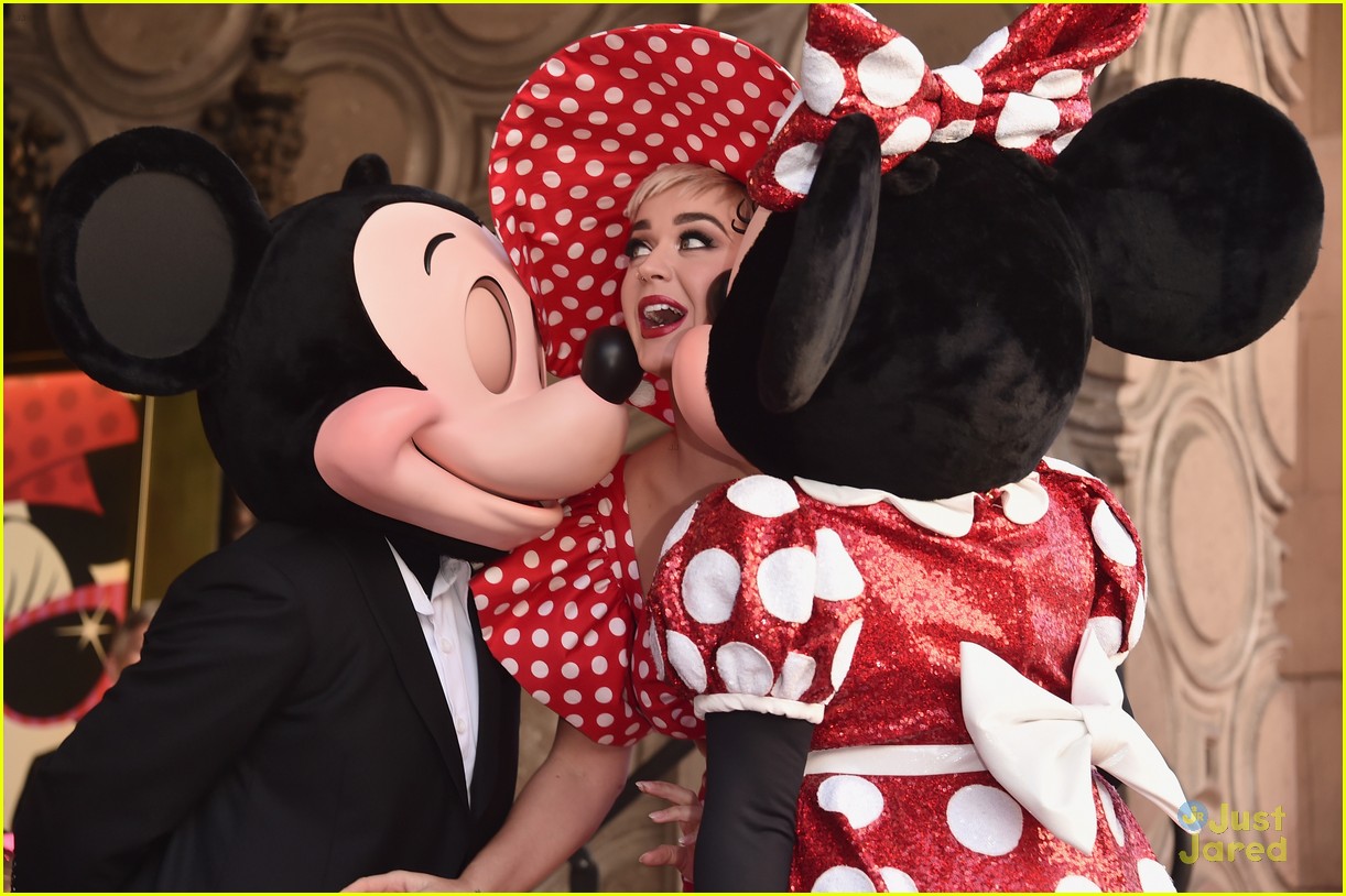 minnie mouse walk fame ceremony katy perry mickey mouse 09