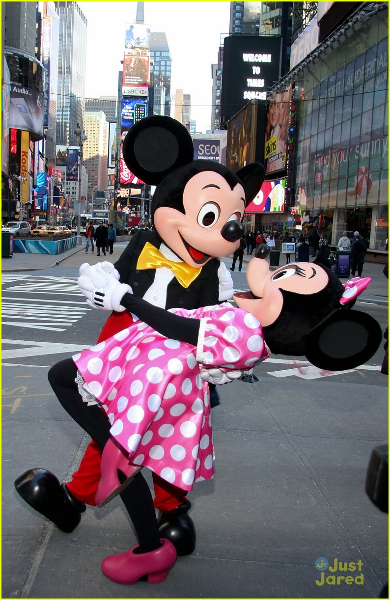 minnie mouse own star walk fame news 01