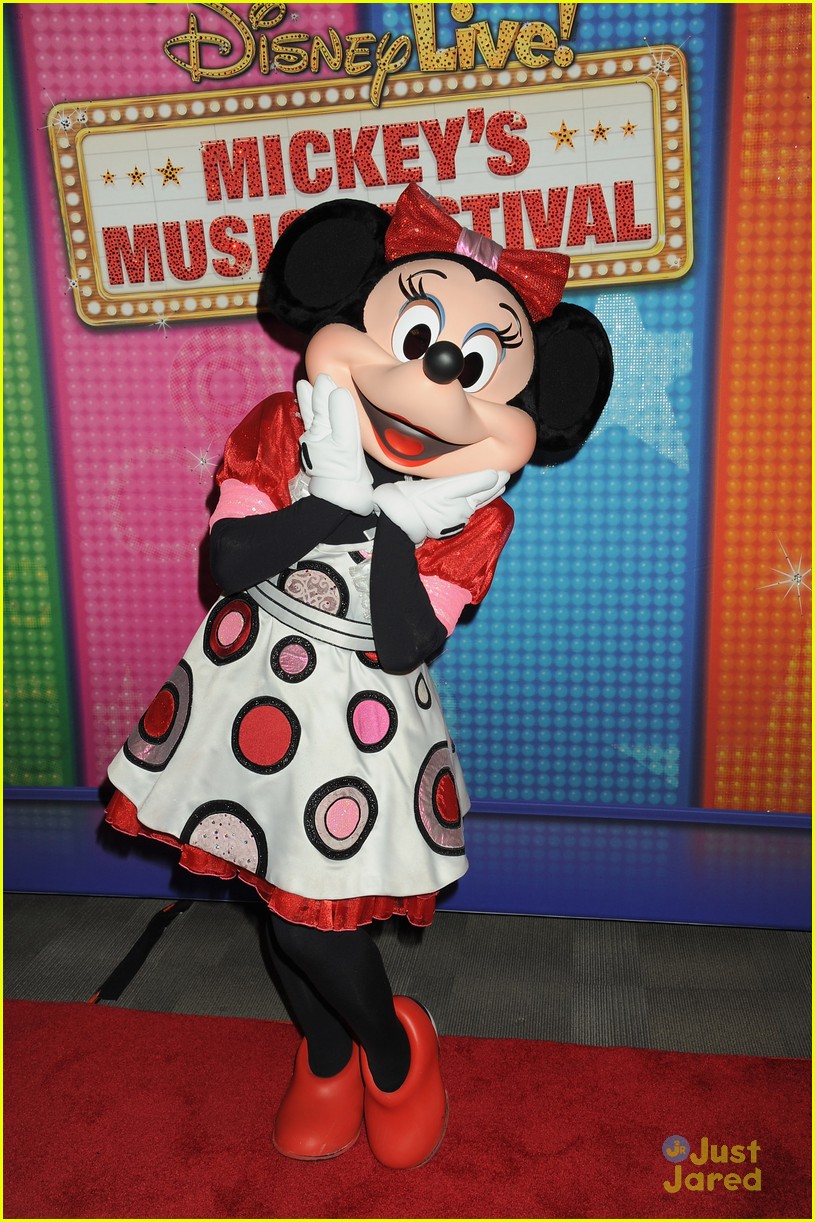minnie mouse own star walk fame news 03