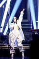 noah cyrus performs all falls down on tonight show with alan walker 01