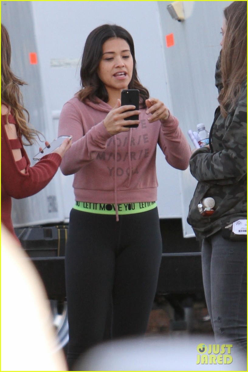 gina rodriguez video chats a lucky fan on law and order svu set 06