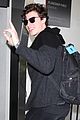 shawn mendes airport arrival fans 04