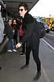 shawn mendes airport arrival fans 05