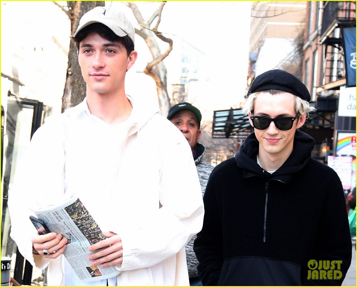 troye sivan and boyfriend jacob bixenman step out in nyc 01