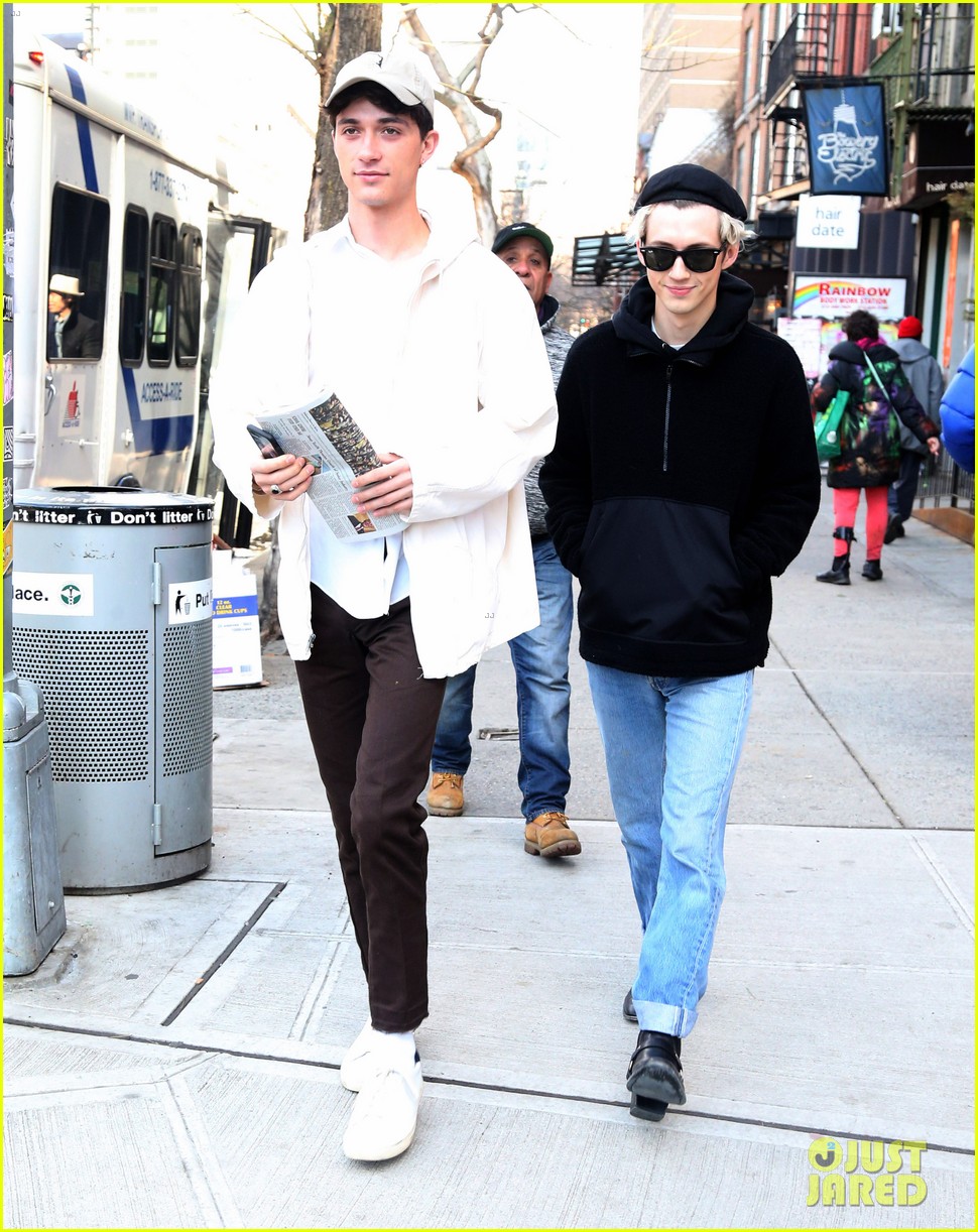 troye sivan and boyfriend jacob bixenman step out in nyc 06