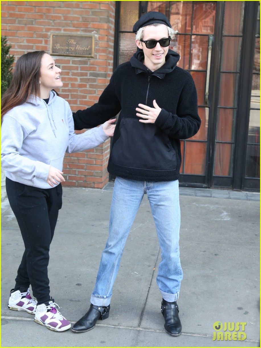 troye sivan and boyfriend jacob bixenman step out in nyc 07