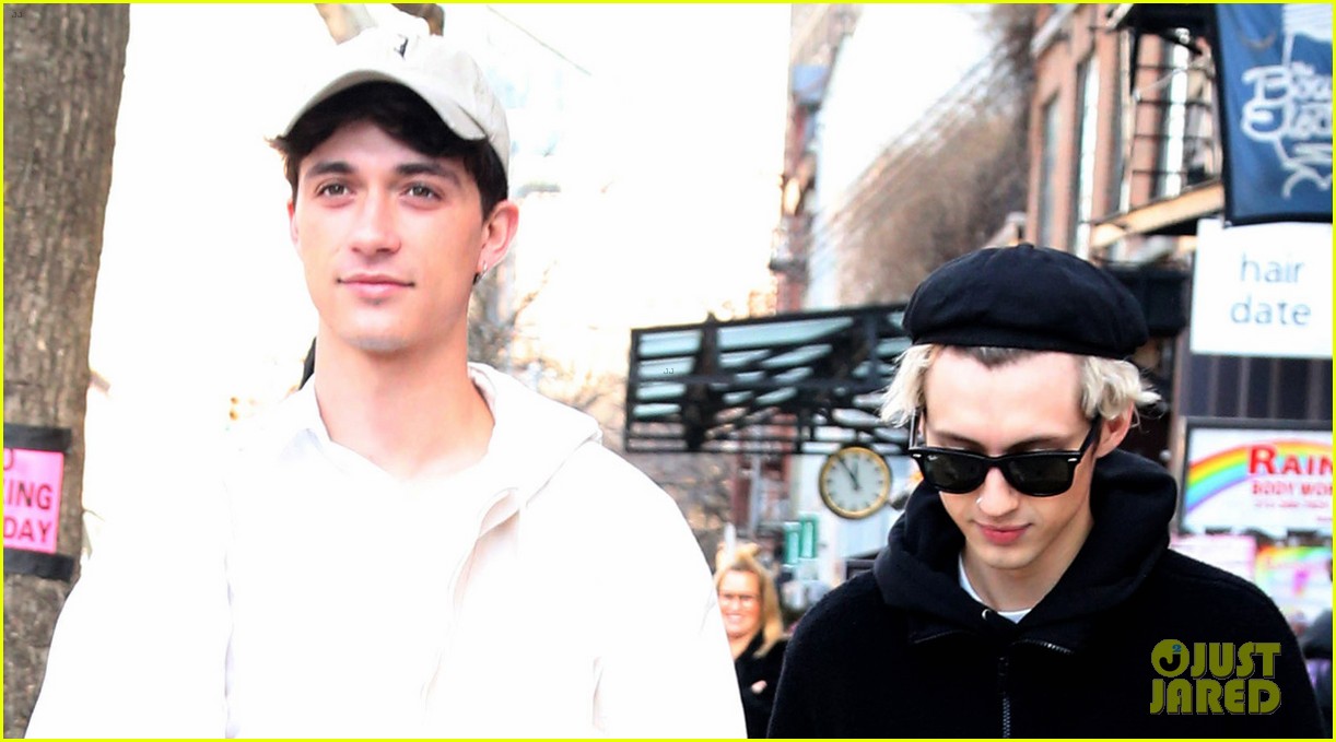 troye sivan and boyfriend jacob bixenman step out in nyc 09