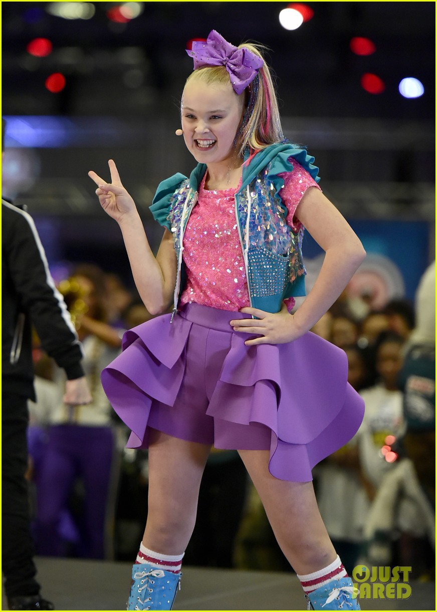 jojo siwa takes the stage at nfl play 60 kids day 04