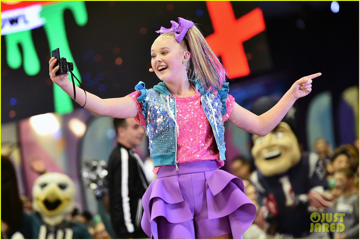 jojo siwa takes the stage at nfl play 60 kids day 14