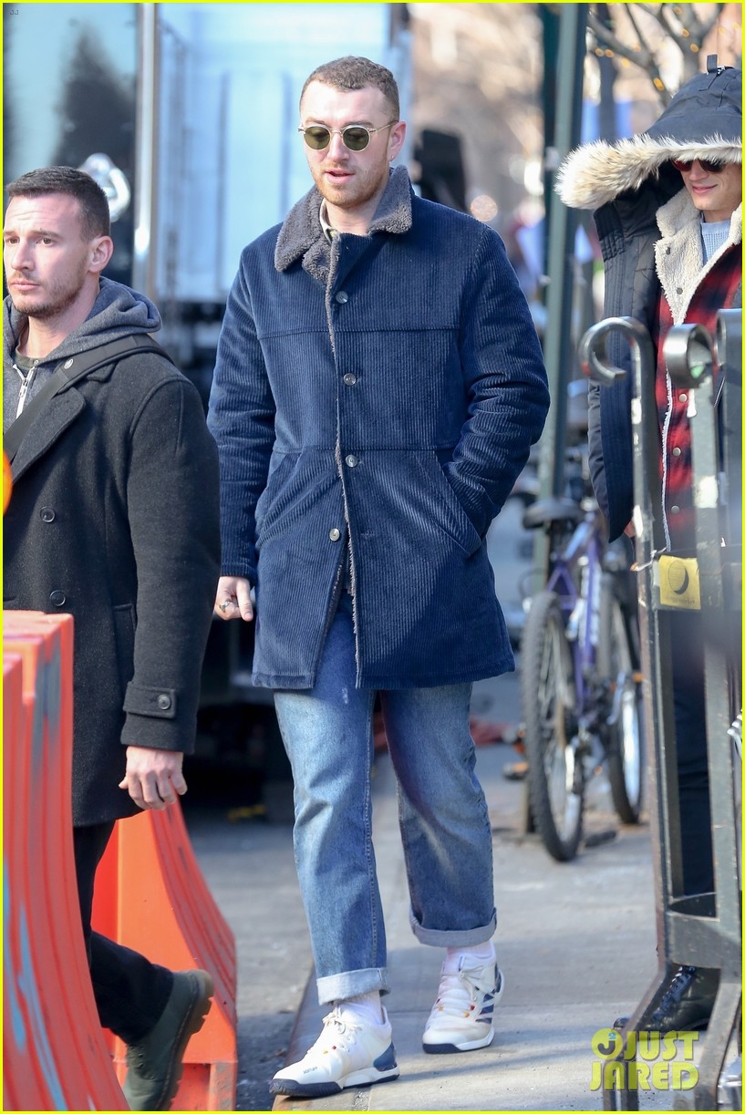 sam smith bundles up in blue ahead of grammys performance 05