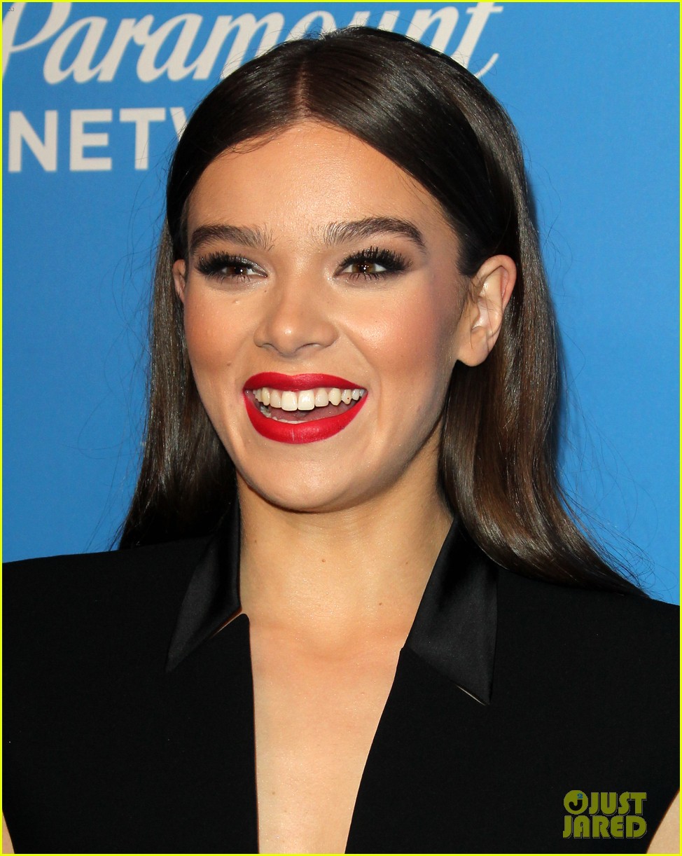 hailee steinfeld is a beauty in black at paramount network launch party2 43