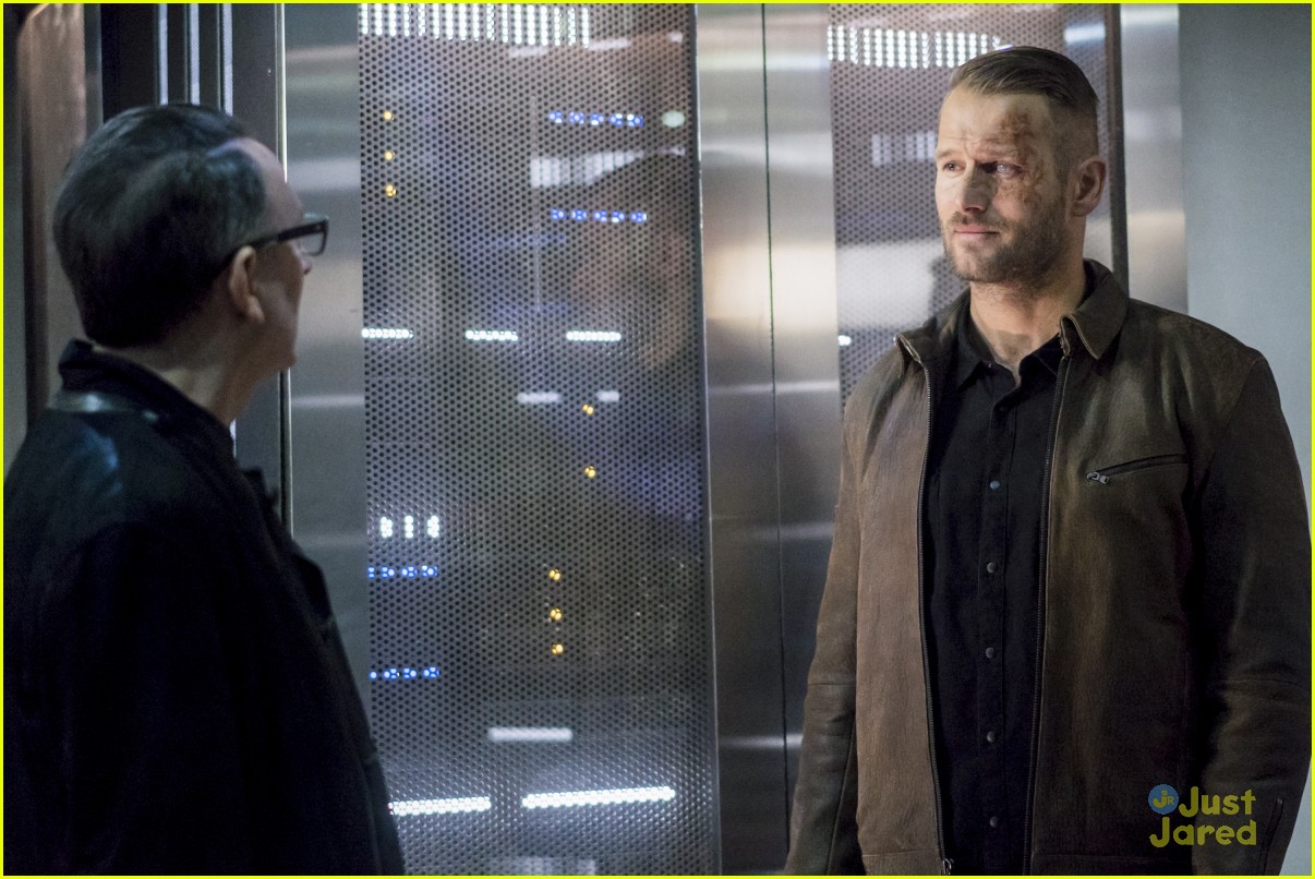 arrow all for nothing stills felicity hold maybe answer 04