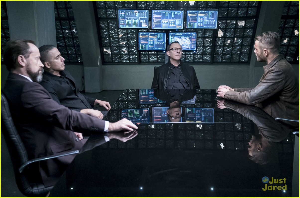 arrow all for nothing stills felicity hold maybe answer 05
