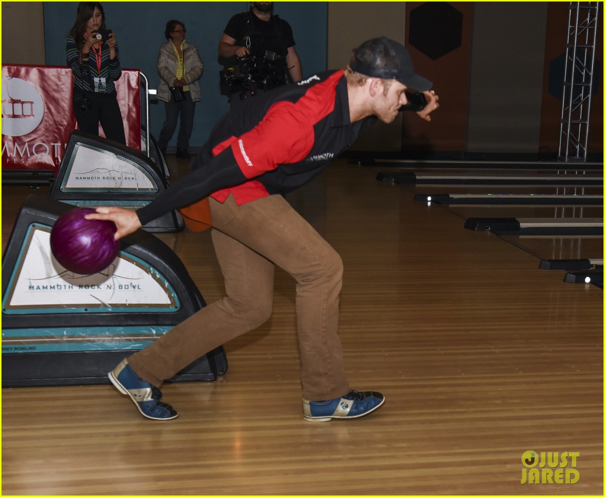 nina dobrev tom welling go celebrity bowling tournament 07