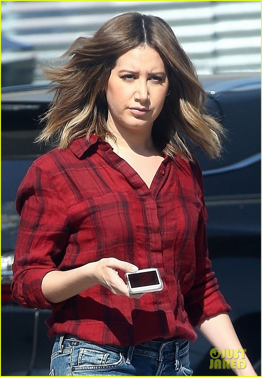ashley tisdale shares valentines day makeup tutorial 04